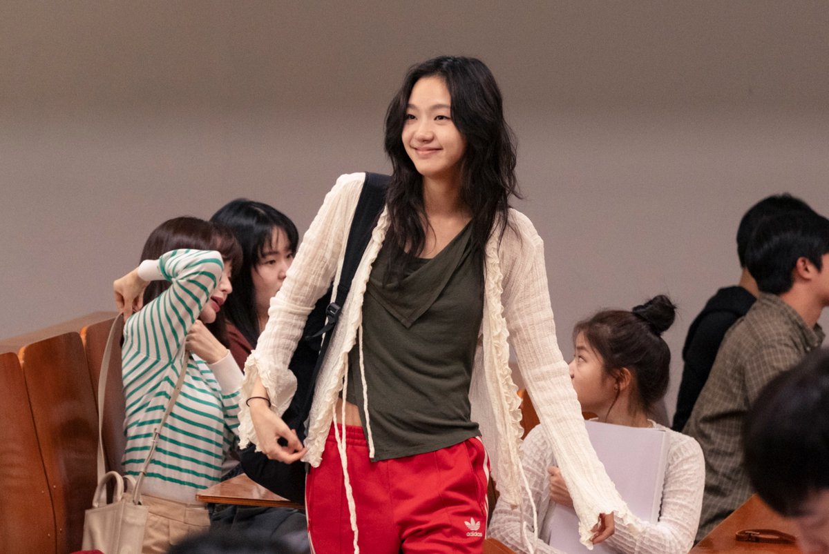 megabox_plusm's tweet photo. 구재희가 곧 트렌드!
Y2K룩부터 직장인룩까지 완벽 소화 👚👖👗👜

<대도시의 사랑법> 구재희룩 스틸 공개!

#대도시의사랑법 #김고은 #노상현 #이언희감독
#토론토국제영화제초청작 #10월1일극장대개봉 https://t.co/16WIIU2CTL