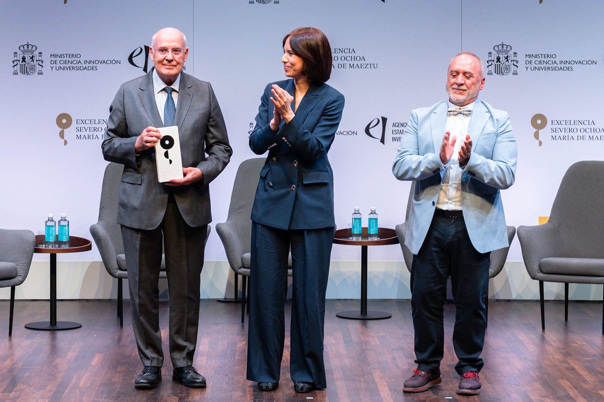 🚨El Dr. Evarist Feliu, director en funciones del Instituto Josep Carreras, recibe la acreditación #SeveroOchoa de manos de la Ministra <a href="/DianaMorantR/">Diana Morant</a>

Orgullosos de formar parte de <a href="/SOMM_alliance/">SOMM alliance</a>, que nos acerca a nuestro sueño: curar la #leucemia 💪

👉carrerasresearch.org/es/noticias/el…