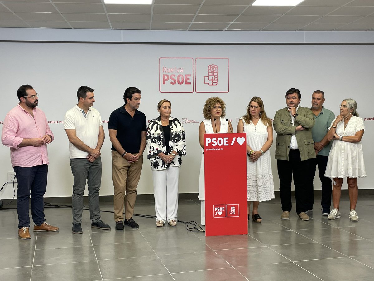 psoedehuelva's tweet photo. 🌹 ARRANQUE CURSO POLÍTICO 

✅ El #PSOEdeHuelva muestra su fuerza y ganas de trabajar por mejorar la vida de la gente frente a un Gobierno de Moreno Bonilla vacío, que no da la cara y recorta de manera cruel servicios públicos 

🗣️ @MARIAEUGENIAL 

#Huelva https://t.co/ijBgVOIPP3