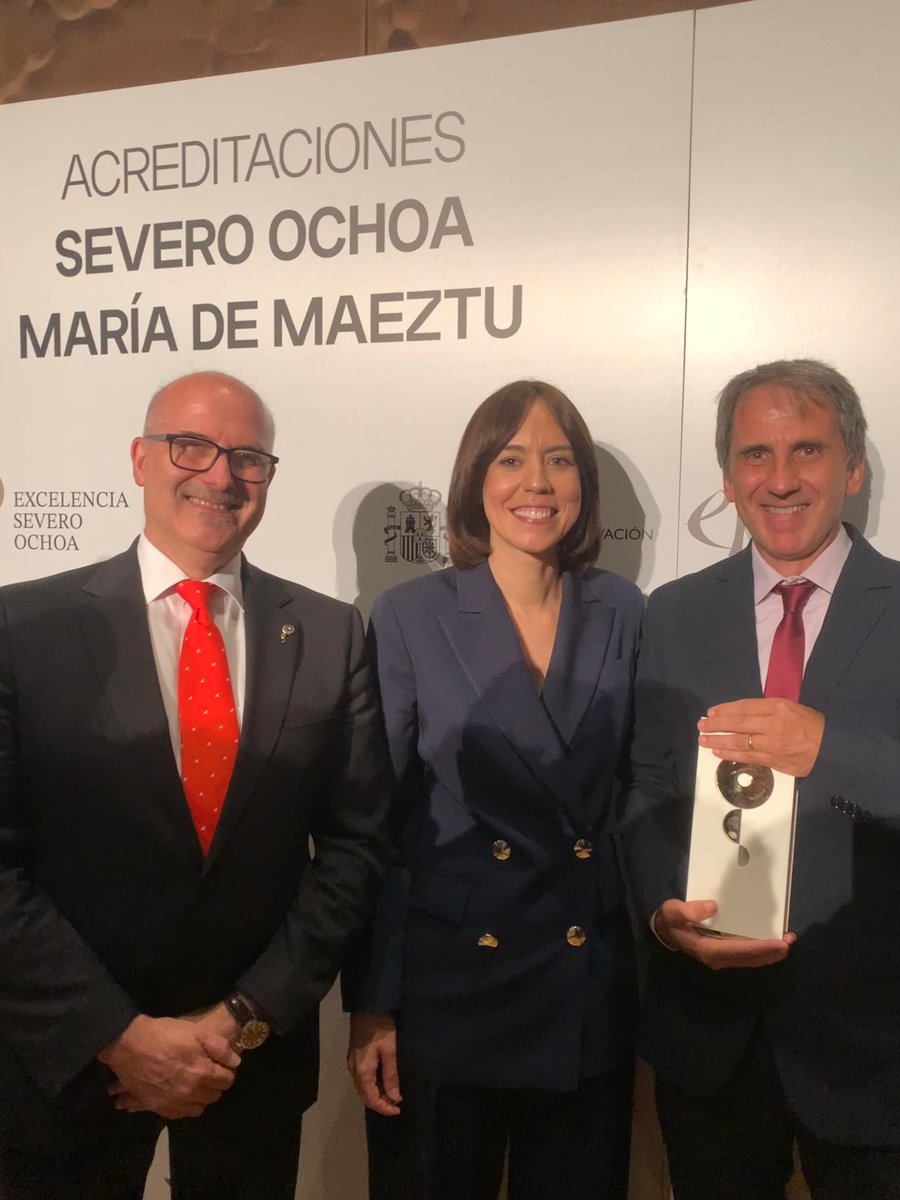 The ICCUB's director <a href="/xavier_luri/">Xavier Luri ICCUB</a> has collected the Maria de Maeztu recognition 2019-2024 from <a href="/DianaMorantR/">Diana Morant</a> and <a href="/DomenecE/">Domènec Espriu</a>
The @icc_ub is honoured to be recognized alongside 
other excellent institutions

#SeveroOchoa #MariadeMaeztu
