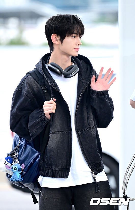 หล่อกินคนมากกกกก ลูกผมครับลูกผมมมม😭

#HANJIN #한진 #투어스 #TWS