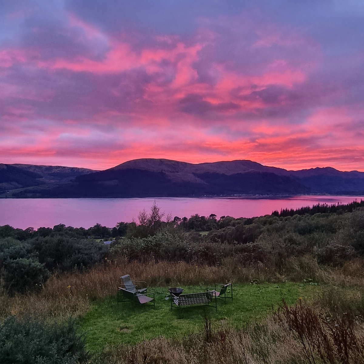 Huge thanks to <a href="/sgsah/">SGSAH</a> for having me to stay at Cove Park for the week. 

It's been a joy to continue PhD research in such a beautiful and creative setting.

covepark.org/residencies/sc…