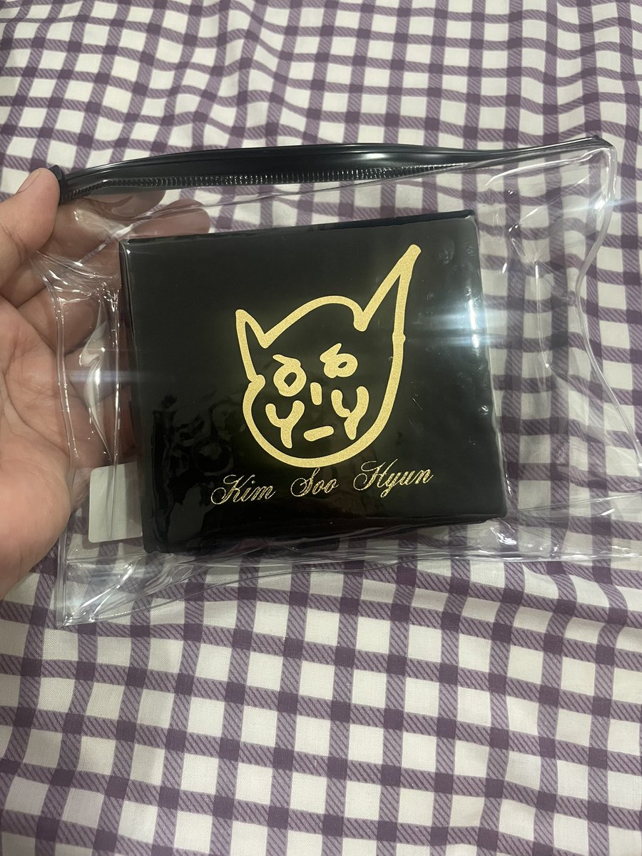 iamjedusi's tweet photo. Finally got my #KimSooHyun merch! Yay, cuties! 🍀
#SooWon https://t.co/qkKJaiI7Ja