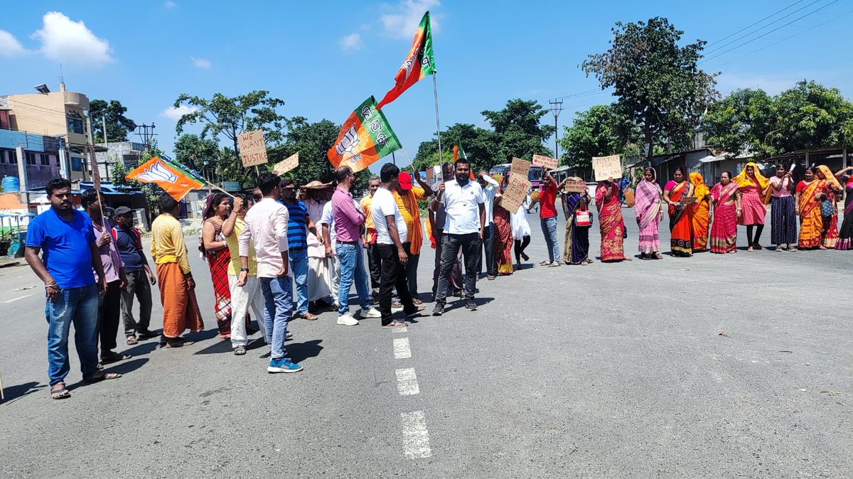 abhijit4only's tweet image. আরজি কর হাসপাতালের নির্যাতিতার বিচারের দাবিতে চাকুলিয়া বিধানসভা মন্ডল-4 (সূর্যাপুর NH -31)
চাক্কা জাম ।। 
 
#justiceforRGKar এই লড়াই থামবে না, হার আমরা মানবো না... 
#justiceforrgkor #ResignMamata