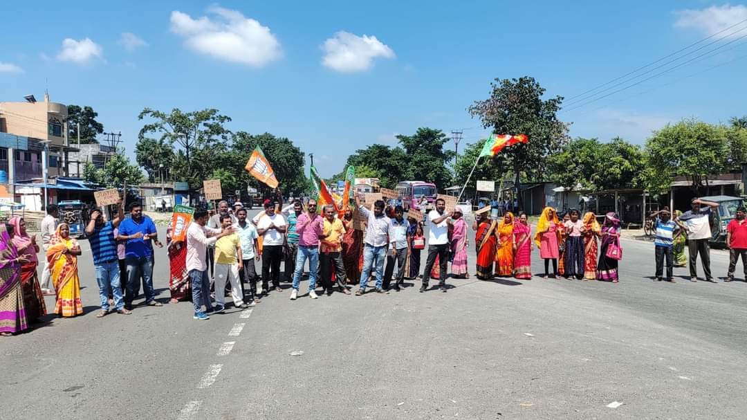 abhijit4only's tweet image. আরজি কর হাসপাতালের নির্যাতিতার বিচারের দাবিতে চাকুলিয়া বিধানসভা মন্ডল-4 (সূর্যাপুর NH -31)
চাক্কা জাম ।। 
 
#justiceforRGKar এই লড়াই থামবে না, হার আমরা মানবো না... 
#justiceforrgkor #ResignMamata