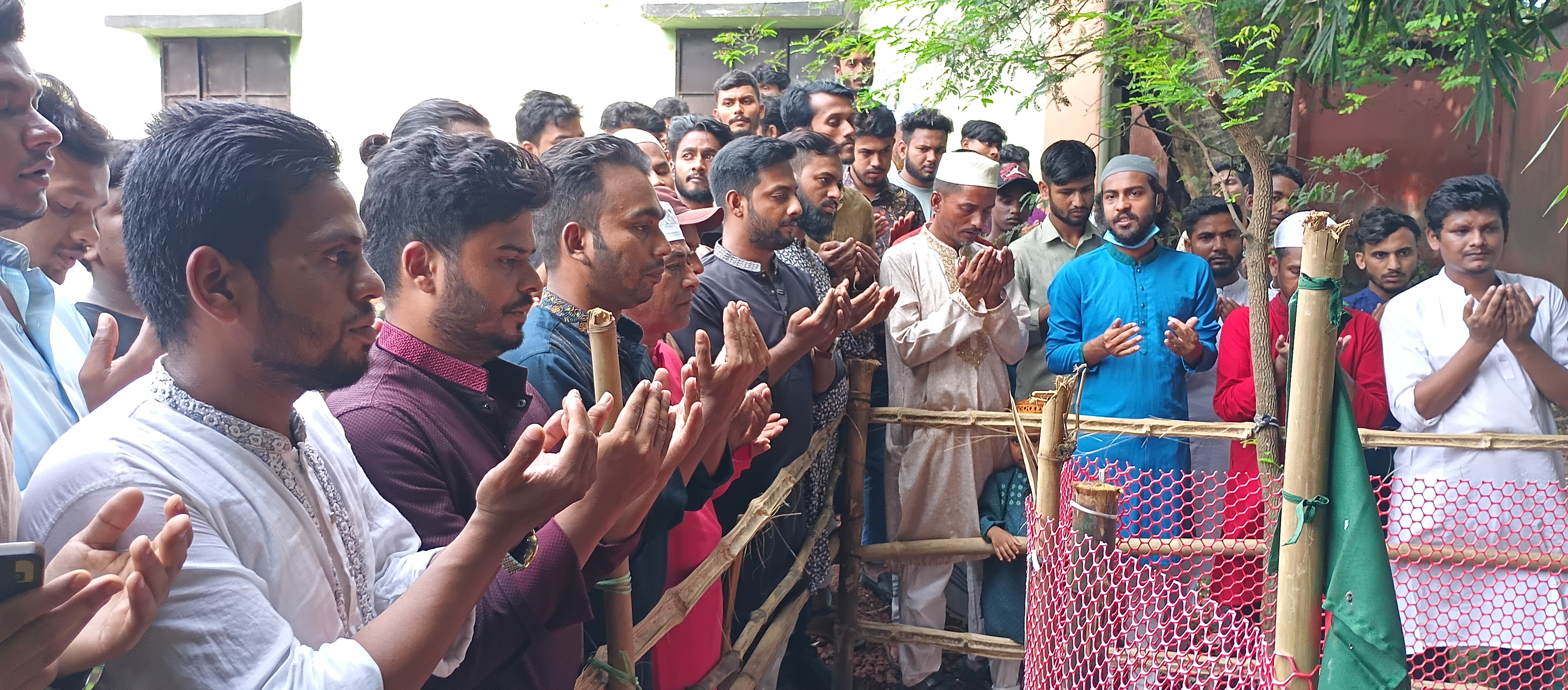 বৈষম্য বিরোধী আন্দোলনে নিহত ইলিমের কবর জিয়ারত করলেন ছাত্রদলের নেতাকর্মীরা