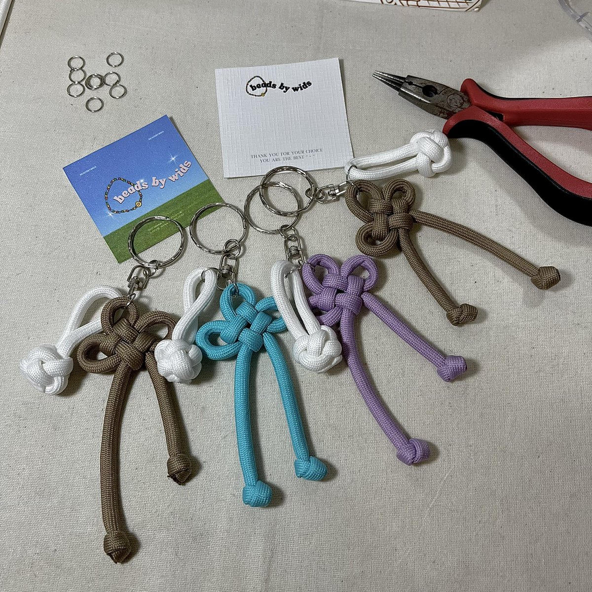 beadsbywids's tweet photo. Clover Keyring ☘️ 
Before                                          After https://t.co/ieXOzdVsC6