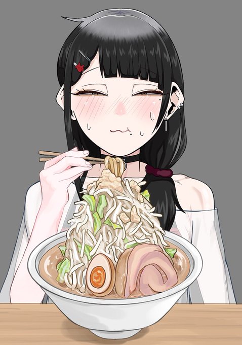 ラーメンを食べるなみだちゃん!
食べ終わった後妊婦みたいになる…。 