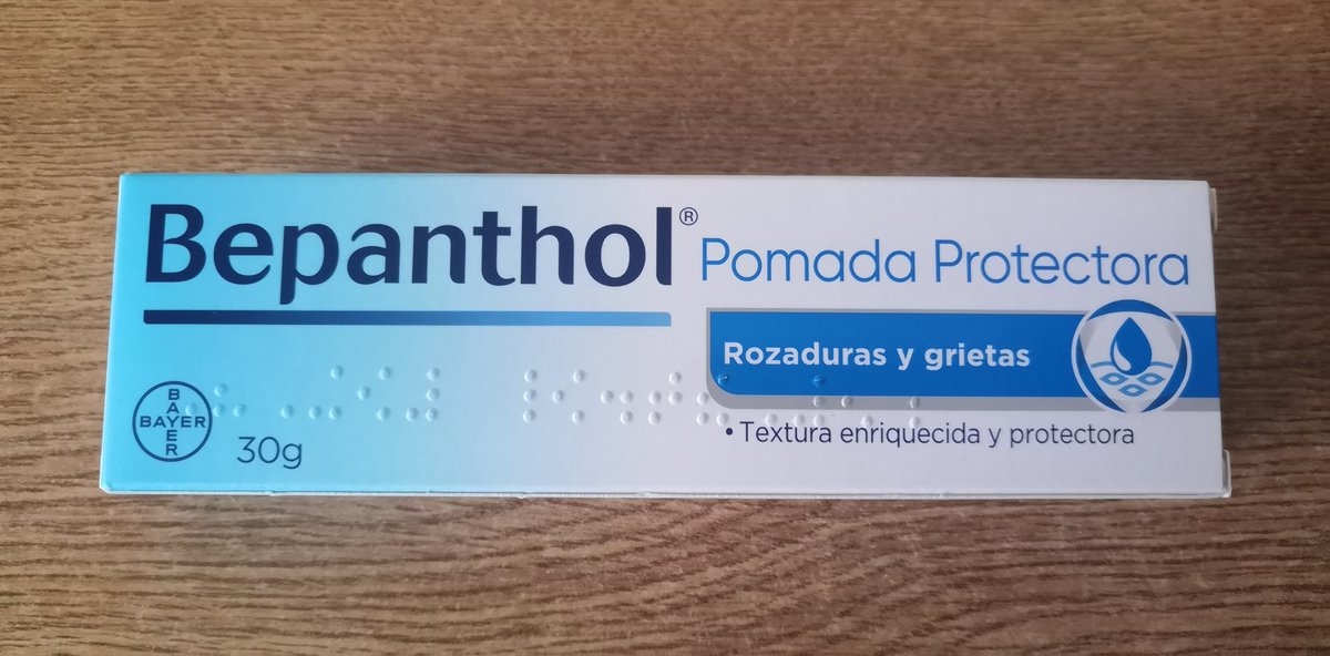Revivo para preguntar si esta crema es equivalente a Bepanthol Tattoo, la farmacéutica dijo que sí, pero por confirmar con gente que tenga tatuajes.