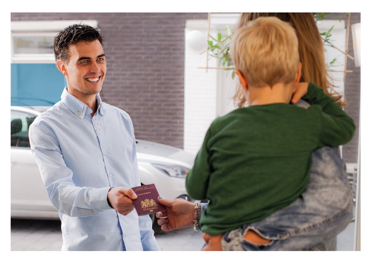 Op maandag 30 september wordt een nieuw model paspoort en identiteitskaart geïntroduceerd. Dit doet de overheid om documenten veilig en betrouwbaar te houden. Vanaf woensdag 25 t/m vrijdag 27 september zijn er geen spoedaanvragen mogelijk zijn #denhelder #stadhuis #paspoort