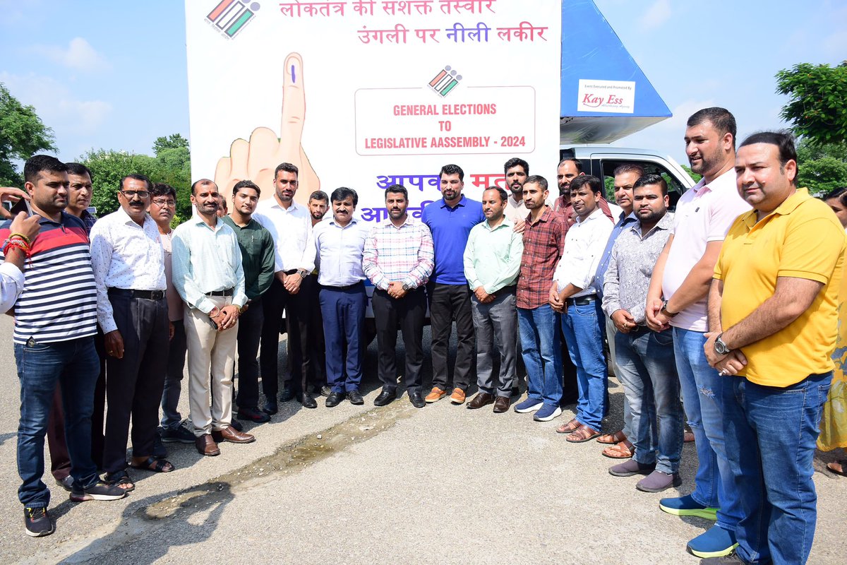 acd_jammu's tweet photo. Today on 6th September 2024, a SVEEP Van has been flagged off by the DEO Jammu Sh.Sachin Kumar Vaishya  from  Jammu University which will move in all 11 ACs/ Blocks of District Jammu  extending the voter's awareness campaign across all ACs with aim to ensure maximum participation https://t.co/NhlsIWZTeT