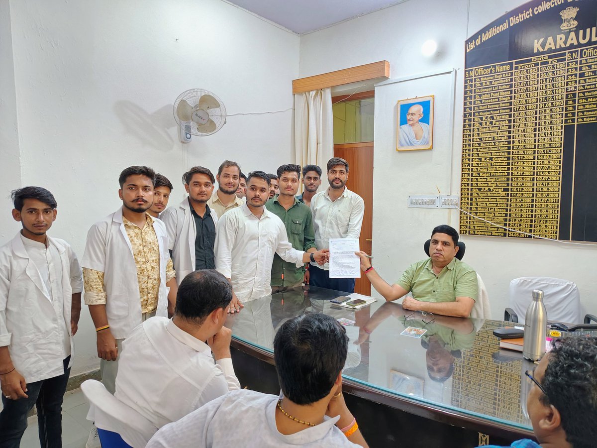 SonuSain8742's tweet photo. मननीय करौली विधायक श्री @DarshanSinghMLA जी कों मुख्यमंत्री राजस्थान @BhajanlalBjp के लिए पत्र लिखने के लिये धन्यवाद !
चिकित्सा मंत्री श्री @GajendraKhimsar
जी से निवेदन है जल्द हि हमारे कैडर सेवा नियम जारी कर भर्ती जारी करे !
#blood_bank #OT #dylysis #cath_lab
#eeg #orthoped https://t.co/1eY74LjEty