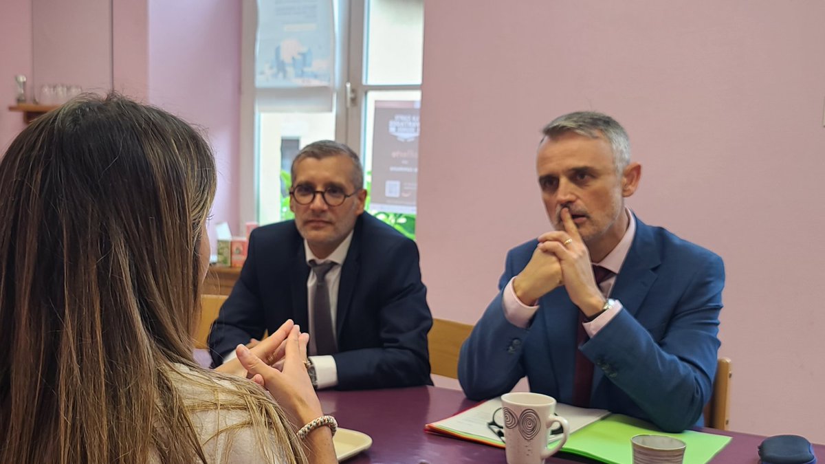 Visites de #Rentrée2024 pour @phdestable, IA-DASEN, et @mickaelporte, A-DASEN :
➡️ École de Mailleroncourt-Charette : échanges avec des parents d'élèves et la directrice. Une organisation à 2 classes à quadruple niveau pensée pour favoriser la réussite et le bien-être des élèves.