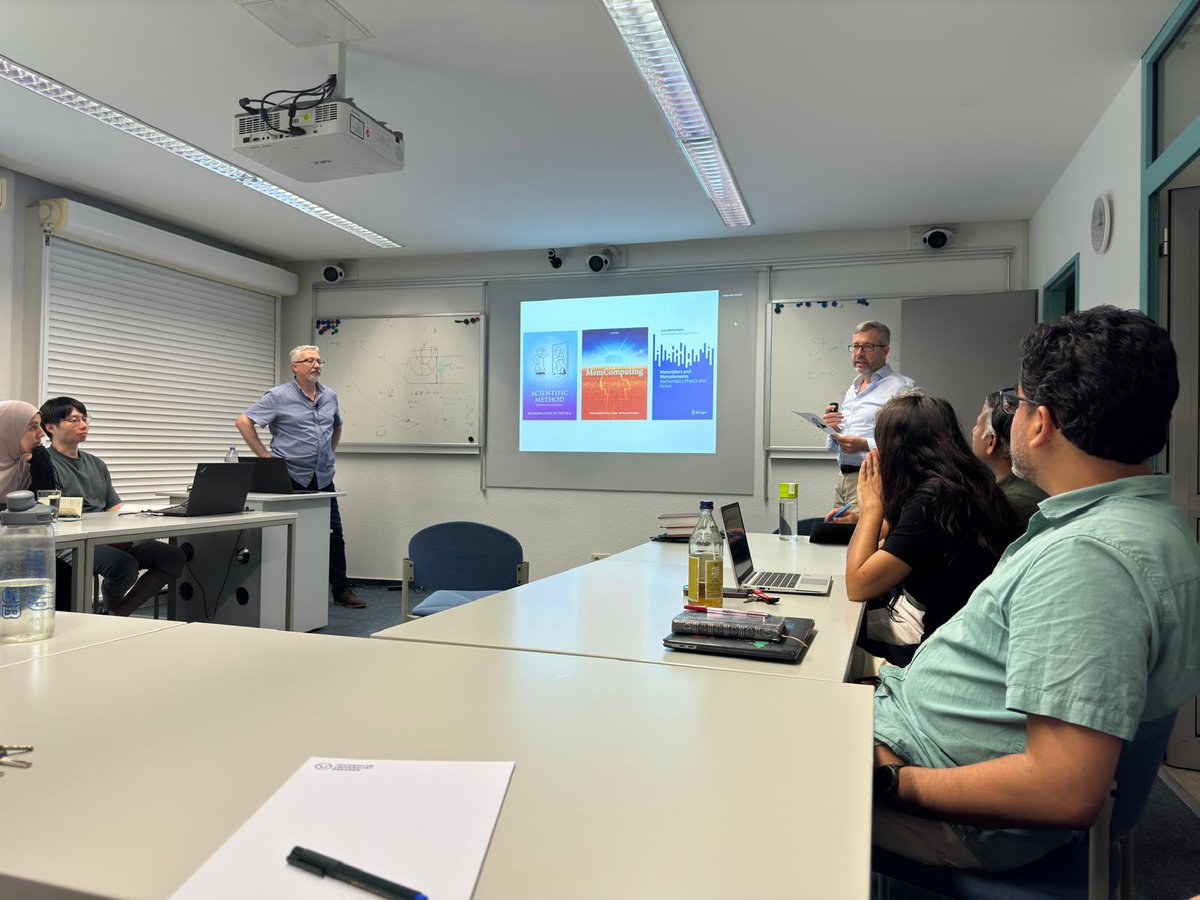nanoDresden's tweet photo. #Nanoseminar: Prof. Massimiliano Di Ventra gave us a brief introduction to the #Memcomputing paradigm and discussed its application in the field of Machine Learning. Afterwards, all members of our chair briefly presented their science projects to Massimiliano Di Ventra. https://t.co/WQ59iGGRfc