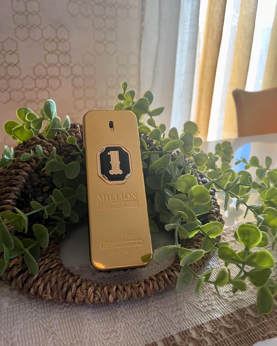 moradz2018's tweet photo. Découverte 😍: 
1 MILLION GOLDEN OUD
Parfum  intense 100ml homme 

Excellente tenue et odeur ! 

#influenster 
@Influenster 
#1million #onemilliongoldenoud #parfum #parfumintense #homme #boisdesantal #envoûtant #épicée #oud #santal #cuir https://t.co/KFKFvry6qP