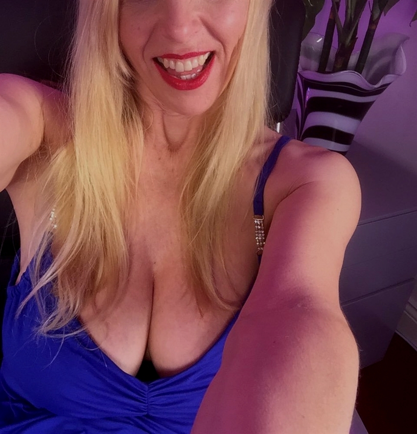 MilfCalde's tweet image. RT se pensi che le mature siano più scopabili 💦