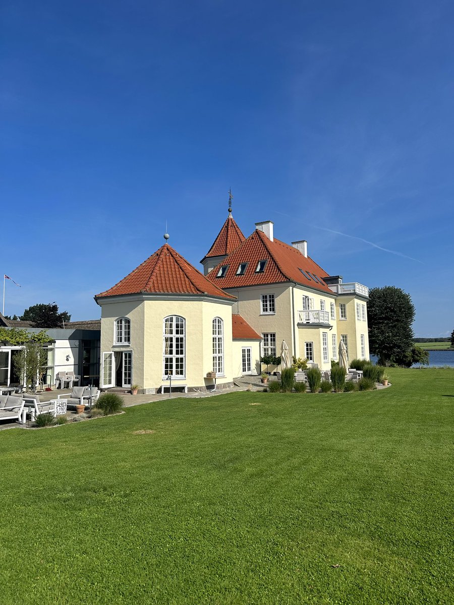 🇩🇰 It has been a pleasure to attend the <a href="/DDEA_Denmark/">Danish Diabetes and Endocrine Academy</a> Summer School in beautiful Agernæs. Across 4 days, I attended 6 speaker sessions and 2 workshops, accompanied by networking dinners and open-water swims. I have left with new knowledge, new connections, and new perspectives 💡