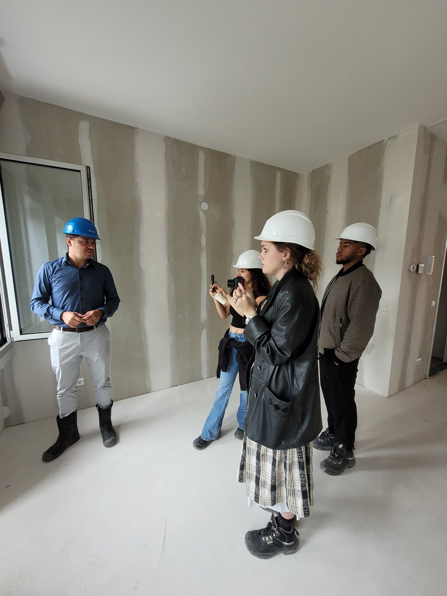 Afgelopen woensdag kregen de toekomstig Community Builders een rondleiding in het binnenkort op te leveren complex te Tafelberg. Daar zullen zij zich gaan inzetten voor de gemeenschap, we kijken ernaar uit!
<a href="/deAlliantie/">de Alliantie</a> 
@Levvel