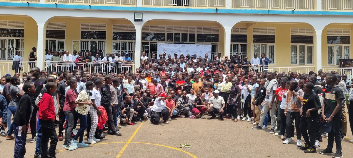 ProfsFLEouganda's tweet photo. Our deepest thanks to the French government, through Embassy of France in Uganda for your unwavering support. Your thoughtfulness in the future of Ugandan students &amp; their global competitiveness is transformative!  #🇫🇷govtSupport #FrancoOugandacooperation https://t.co/WK7BgPDgcv