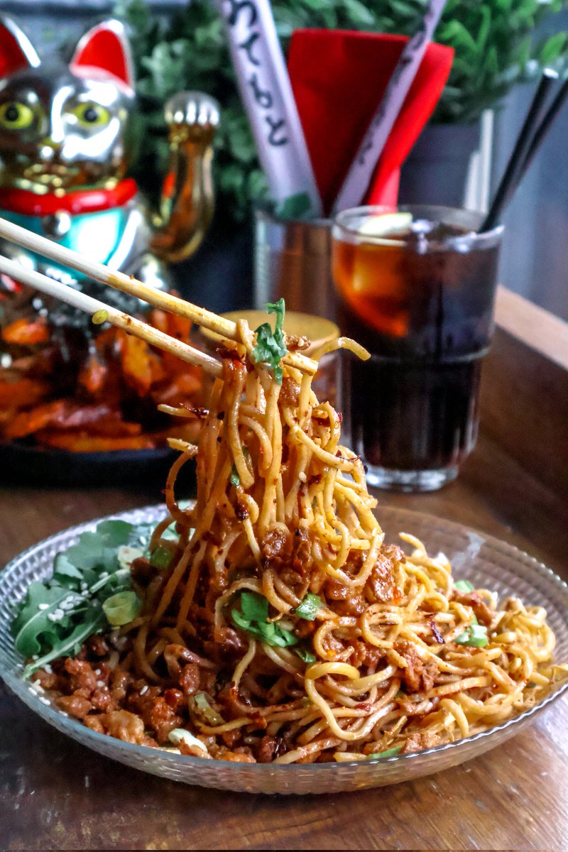 Looks like we've got a sunny few days ahead of us! 😎🙌 If you don't fancy hot soup in the heat, try our Tantan Mazemen! It is a soupless ramen with a spicy sesame base topped with chicken mince or TVP for vegetarian/vegans, spring onions, beansprouts, rocket &amp; crispy chilli.👌🍜