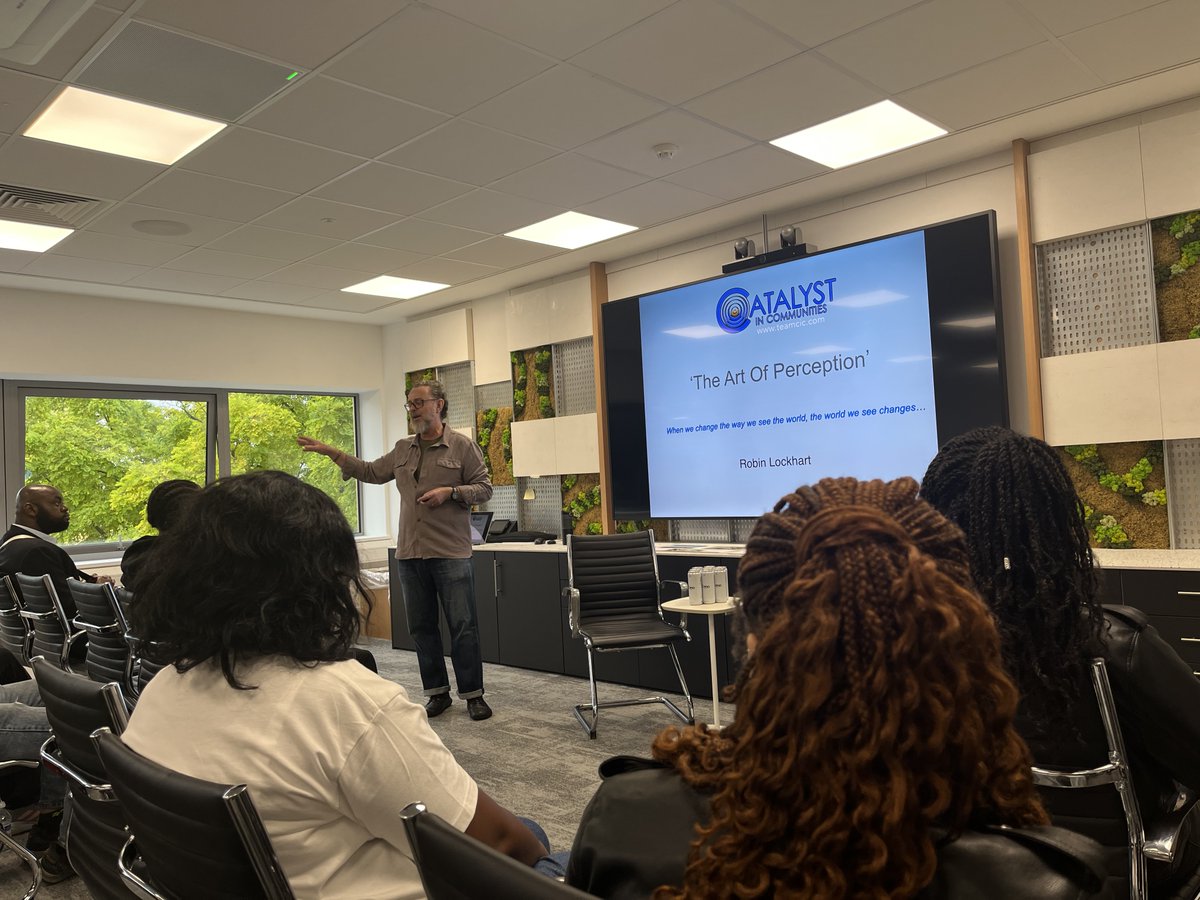 ArtsCreativeUEL's tweet image. Huge thanks to Beyond Form&apos;s Beatrice Newman, @beyond_peter, and guests for their insights on financing small fashion businesses. 💼And a special shoutout to Robin Lockhart for the inspiring &quot;Art of Perception&quot; workshop🎨
#FashionFinance #CreativePerception #UEL  @UEL_News