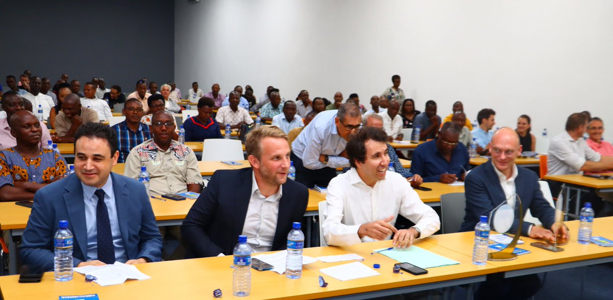 Enabel au Burundi (@enabelauburundi) on Twitter photo Ce jeudi 5/9/24, nous avons accueilli David LEYSSENS, nouveau Directeur Pays de <a href="/EnabelauBurundi/">Enabel au Burundi</a> ! Occasion de nos revoirs aussi à Abou El Mahassine FASSI-FIHRI <a href="/fassiabou/">Abou El Mahassine Fassi-Fihri</a>, qui poursuivra sa mission au #Sénégal & en #Gambie.
À tous les deux, nous leur souhaitons plein de succès. Ce jeudi 5/9/24, nous avons accueilli David LEYSSENS, nouveau Directeur Pays de <a href="/EnabelauBurundi/">Enabel au Burundi</a> ! Occasion de nos revoirs aussi à Abou El Mahassine FASSI-FIHRI <a href="/fassiabou/">Abou El Mahassine Fassi-Fihri</a>, qui poursuivra sa mission au #Sénégal & en #Gambie.
À tous les deux, nous leur souhaitons plein de succès.