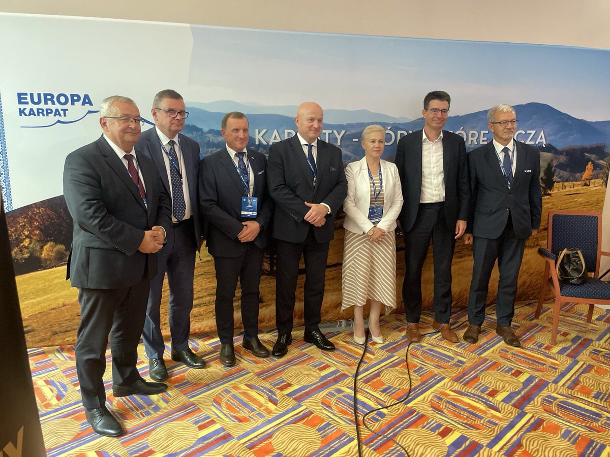 MFOI was in 🇵🇱 at the #Karpacz Economic Forum 📊🪙🏦

🗣️Senior Advisor János Matuz participated at the discussion titled Development of the Economy and Infrastructure of Central Europe

🗣️Leading Expert <a href="/PatoViktoriaL/">Viktória Lilla Pató</a> spoke about the role of Young Leaders of the Carpathian Europe