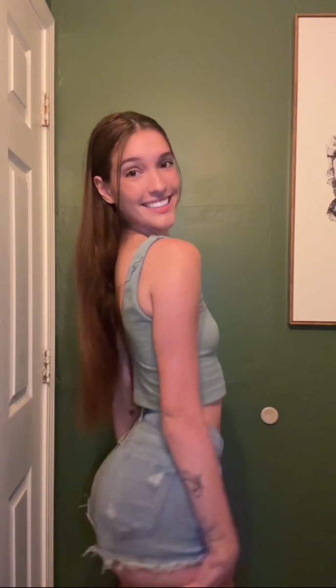 aprilxmaex's tweet image. Comment “hi” or no breakfast!☕️🍳🥞