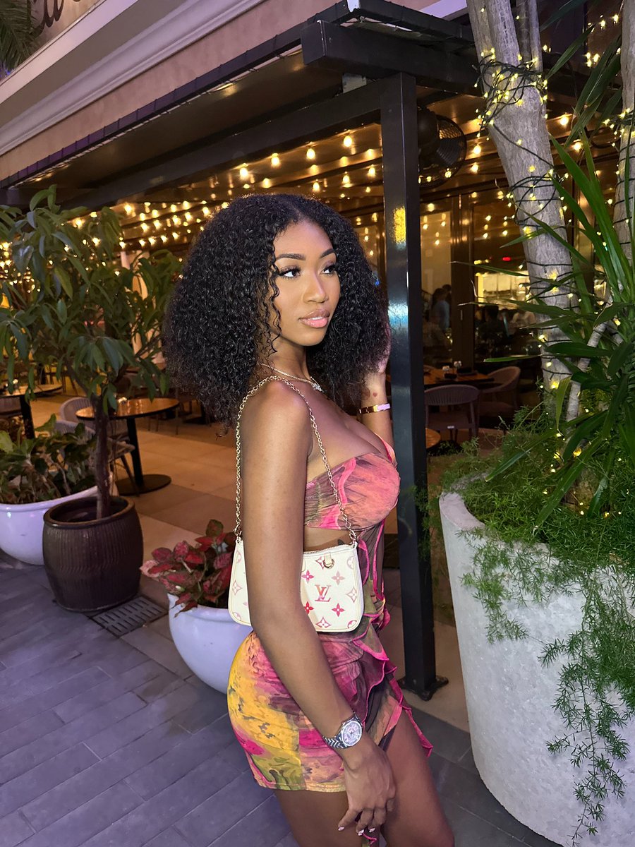 _therealwinter's tweet image. Got a bad b!tch she a problem 💋