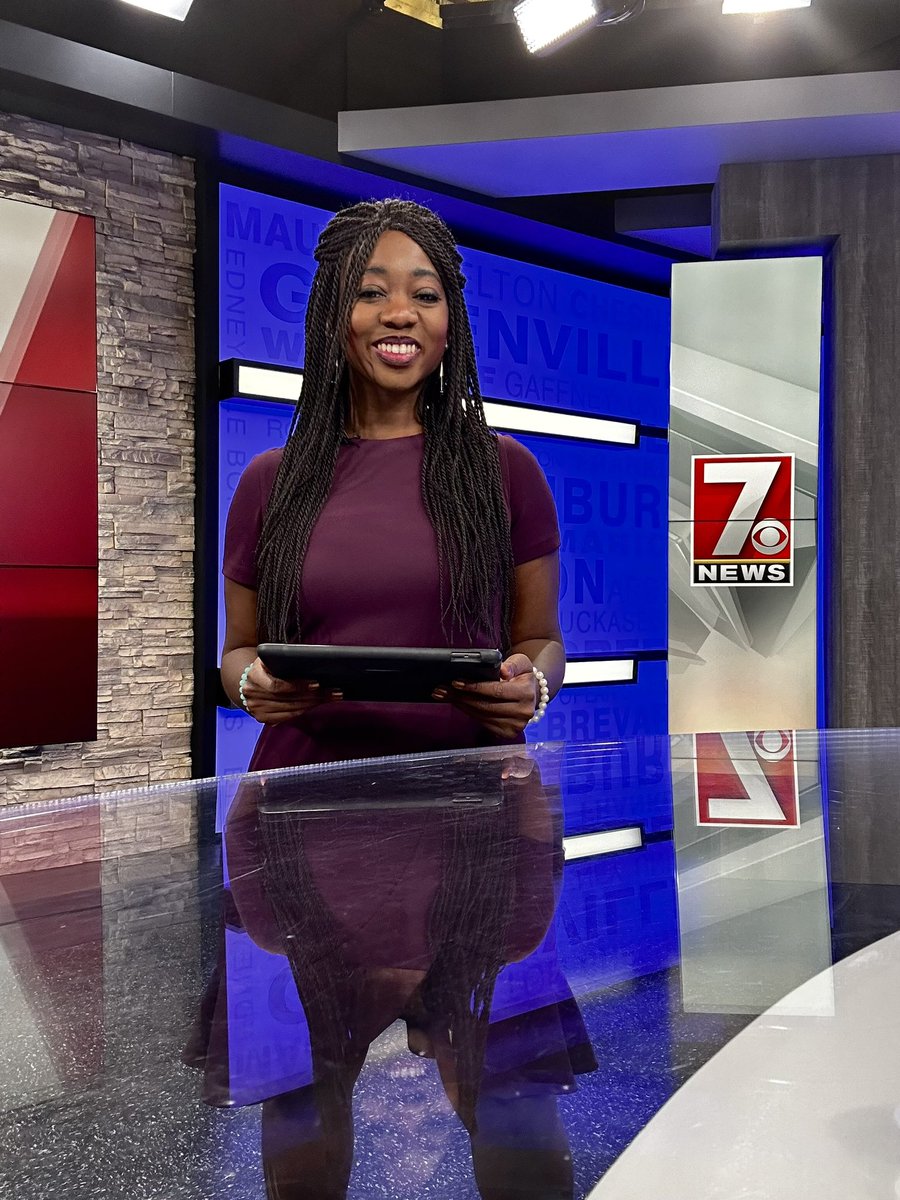 simonejnews's tweet photo. Happy FRI-YAYE morning from the @WSPA7 News desk. โ๏ธ๐๐บ ๐๏ธ
Weโre on air on the #CW62 from now until 9am.
What are you most looking forward to for the weekend? Any fun plans?
Let me know below. โฌ๏ธ
#AMnewser #brightandearly #goodmorningpost https://t.co/yYfumbNlKK