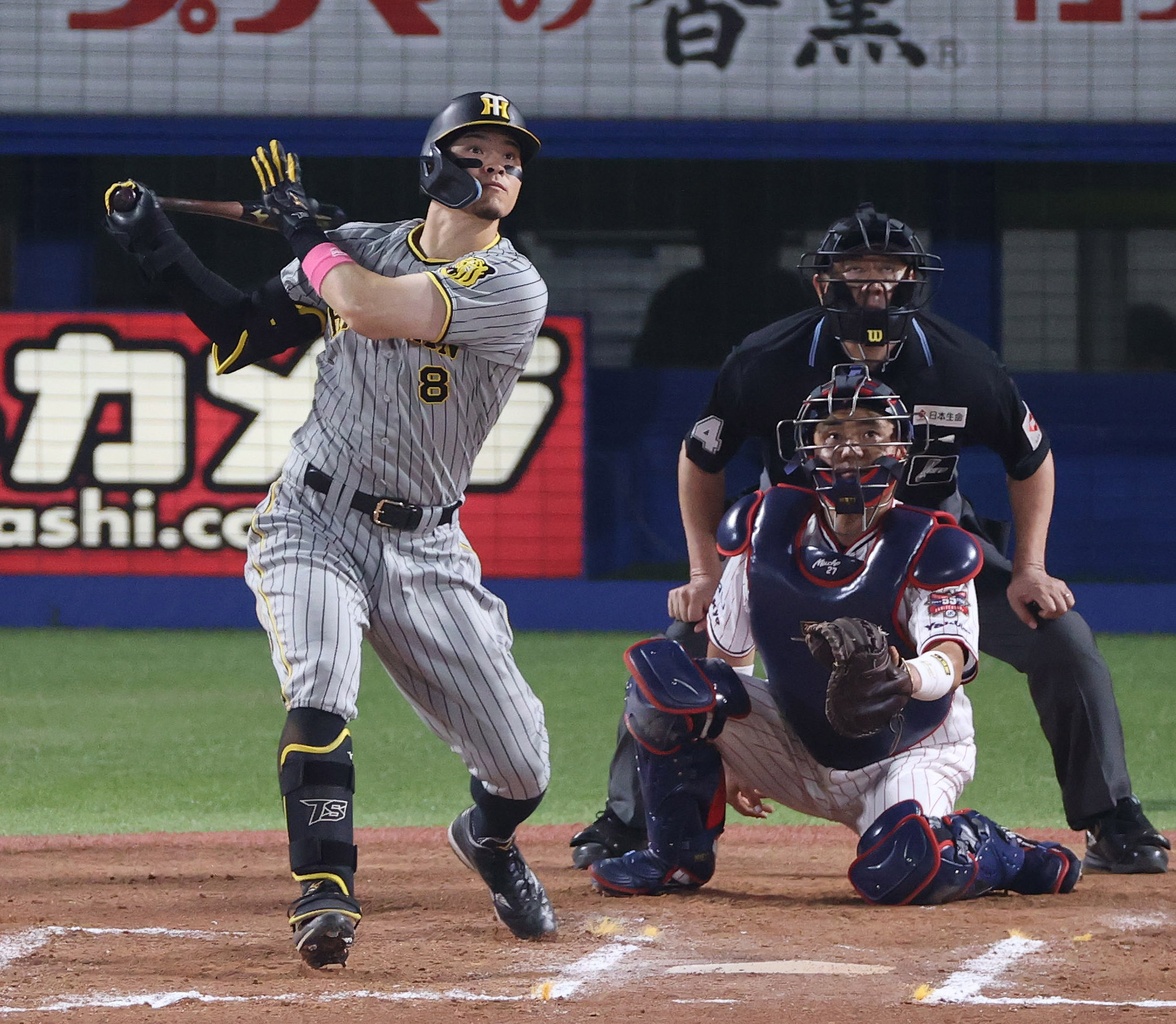 佐藤輝明 新人4番デビュー戦本塁打（満塁本塁打）直筆サイン入りフォト【BBM】 258,500円！ 佐藤輝明がNPB野手のルーキーカード史上最高額を