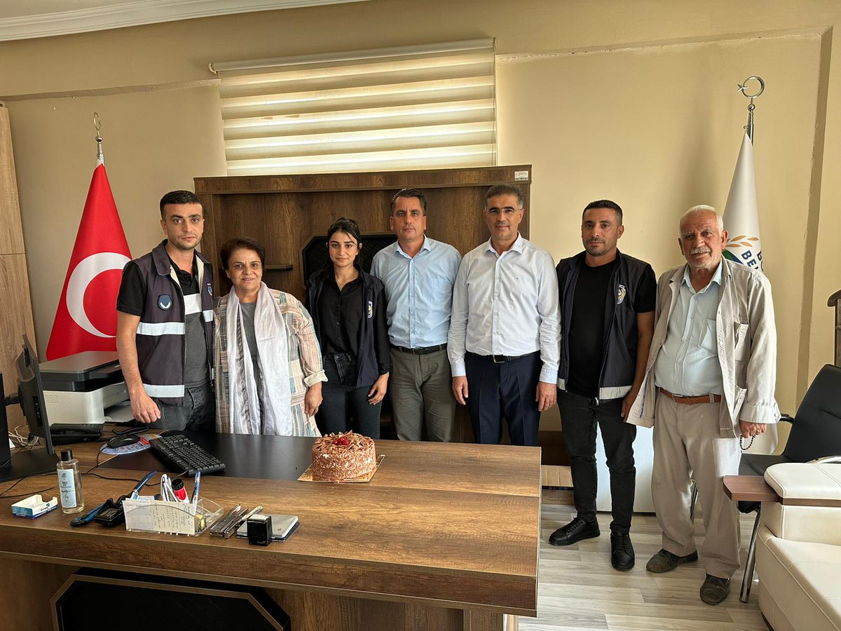 BozovaBelTr's tweet photo. Belediye Eş Başkanlarımız Zabıta haftası sebebiyle Belediyemiz zabıta emekçilerine ziyarette bulunarak tebrik etti.
Bozova Belediyesi olarak toplumun huzur ve refahı için emek harcayan Zabıta çalışanlarımıza teşekkür ederiz.
Zabıta Haftası tüm emekçilerimize kutlu olsun. https://t.co/wNNc8sDgsy