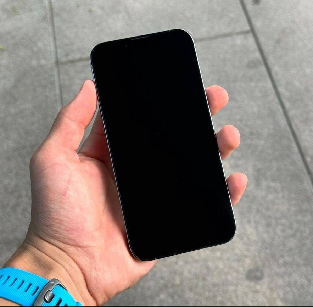 Elimde gördüğünüz iPhone 13 Pro Max 128 GB telefonu çekilişle vermek istiyorum. 
Çekilişe katılmak için 
•Bu gönderiyi beğenmek 
•Hesabımı takip etmek 
Çekiliş 9 Eylül Saat 20.00'da açıklanacaktır