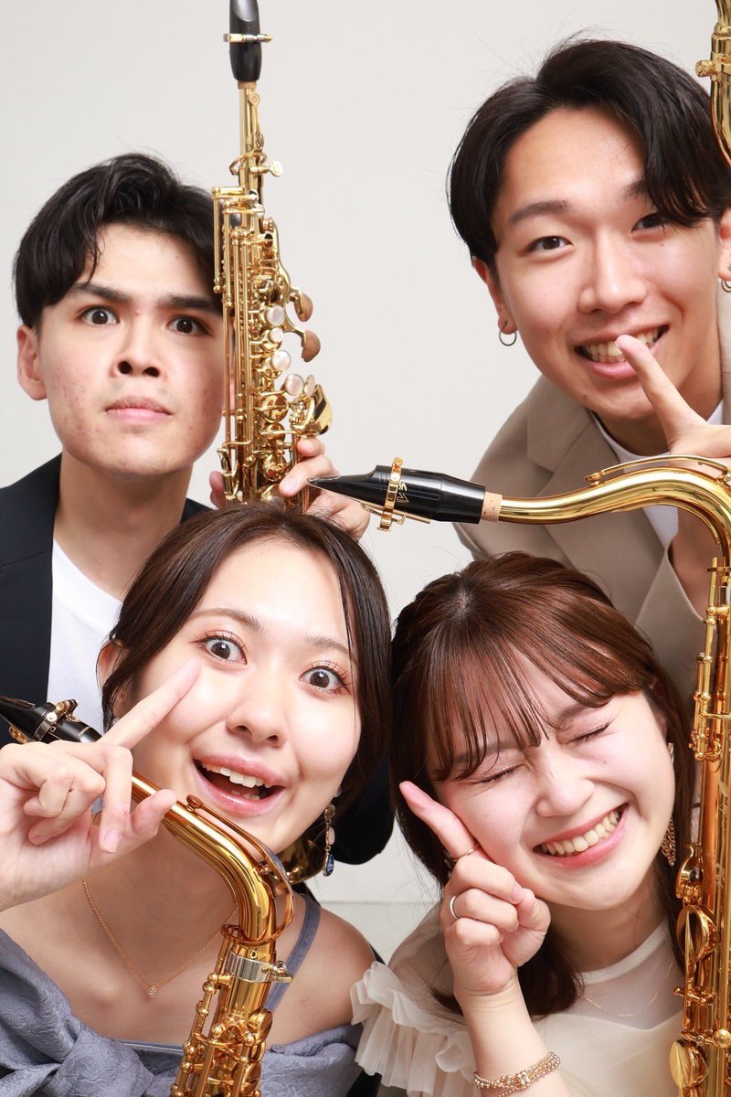 こんばんは！🌙

いよいよ、明日が演奏会！🥳明日は晴れで暖かくなるみたいです🌞
私たち、実は演奏会の際必ず！と言ってもいいほど晴れる《最強ハレハレカルテット》！！🌞🤍天気に困ったことはありません😆🌈
明日は安心して傘を持たずにお越しください♩

【 演奏会まで、あと①日⛱ 】