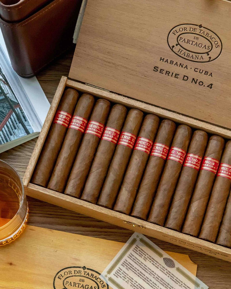 PARTAGAS D NO.4 ⚜️
Experience the bold, full-bodied flavors of the iconic Patagas D No. 4. Crafted with rich Cuban tobacco, it offers earthy, peppery notes with a hint of cedar—perfect for cigar lovers who appreciate depth and character.