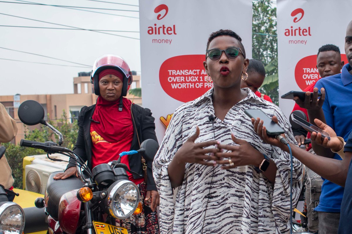 airtelmoneyug's tweet photo. @nextmediaug @AirtelUGMD @dabirungi @NByuma @Mwiza_Charlotte @mwiza_charlotte: We're also digitizing the entertainment industry. We were the payments partner for Jose Chameleone's #LegendInGold concert, and next up is Sheebah Karungi's #NeyanzizaConcert. You can still pay with Airtel Money and win billions in prizes. #VroomulaAmajja https://t.co/JY4EGhf3nB