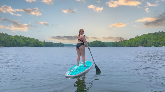 Watch Isla Moon's leaked NSFW photo on TwXstars