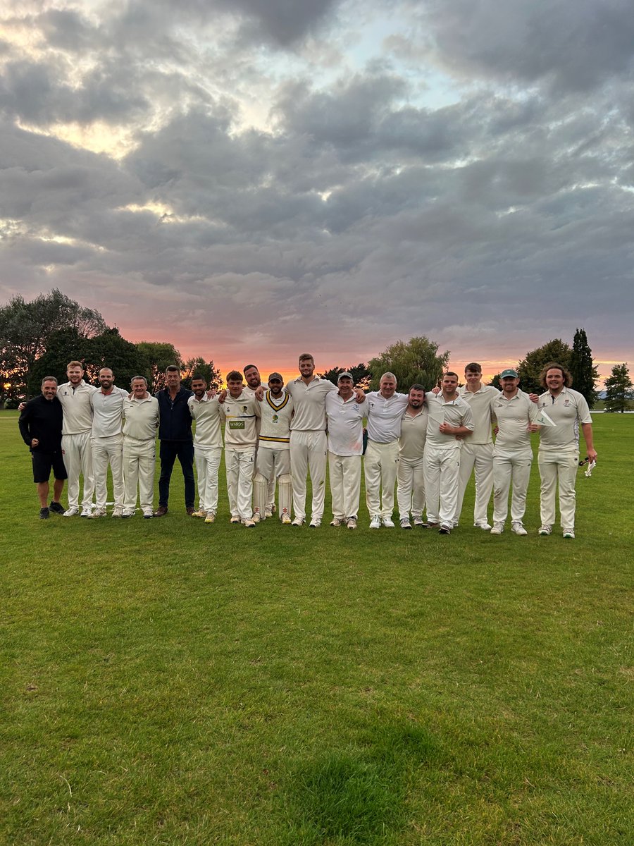 A fantastic evening Wednesday night as Old Elizabethans and friends came together to represent OERFC CC in a friendly match against Portishead Cricket Club. 

The OE's beat Portishead by 40 runs (155-6 vs. 115-9).

It was great to see so many OEs supporting and playing.