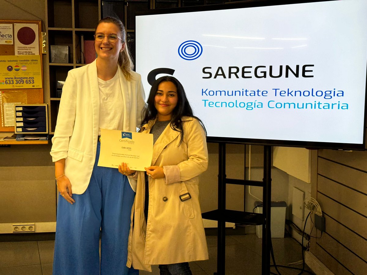 👏Zorionak parte-hartzaile guztiei zuen lanagatik!
💻Ekonomia Sustapenaren, Enpleguaren, Merkataritzaren eta Turismoaren zinegotzi María Nanclaresek "Merkataritza eta elkarteak multimedia-ingurunearen bidez sustatzea' ikastaroko diploma-banaketan parte hartu du. Teknologia