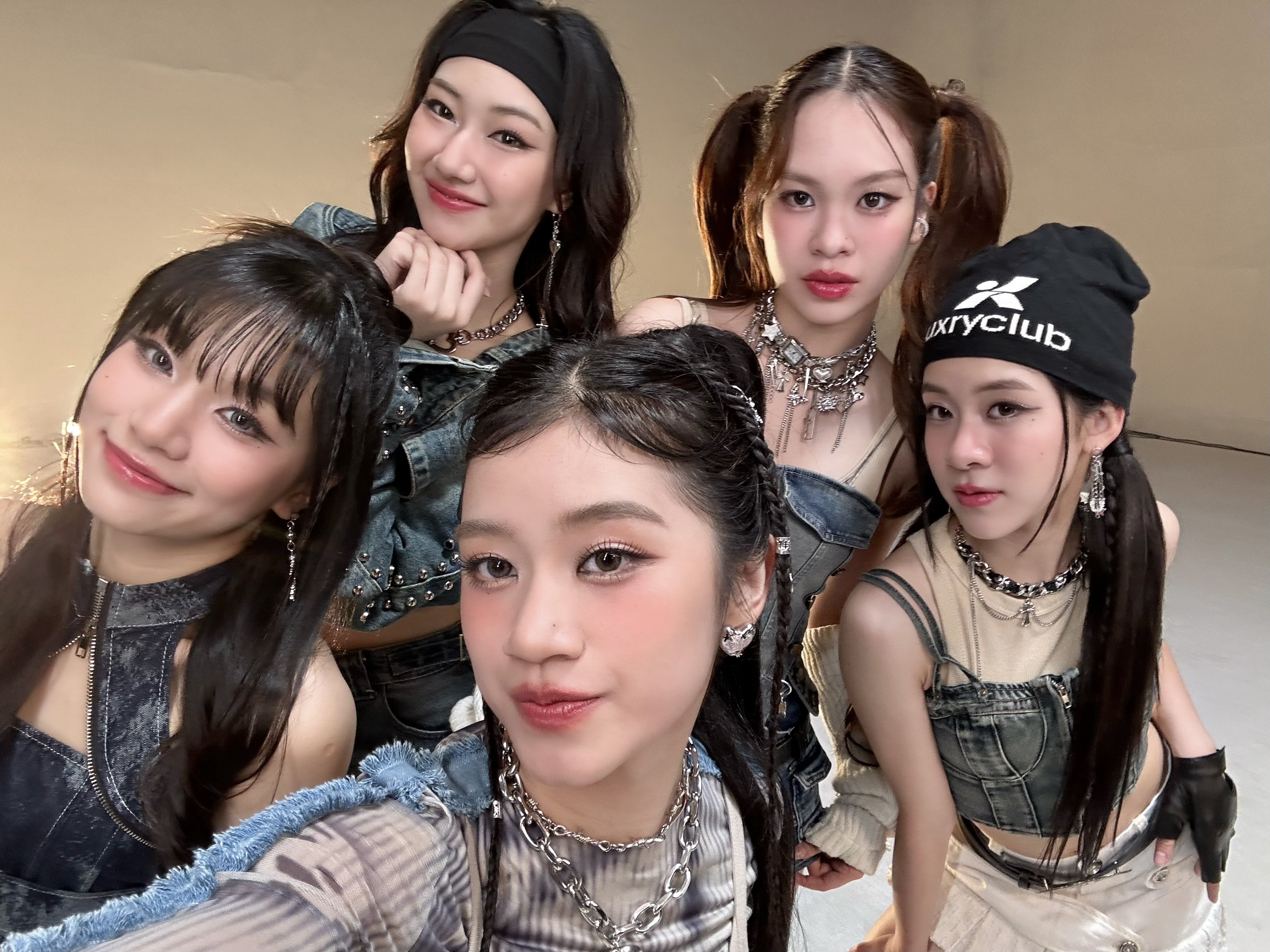 GWyt2zhWoAArp-S?format=jpg&name=4096x4096