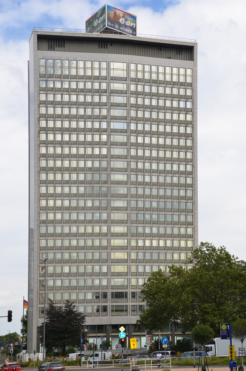 Silverton Asset Solutions benennt das Objekt in der Essener Kruppstr. 5 in „High Five“ um und hat mit den Planungen für dessen Revitalisierung begonnen. Silverton hatte das Gebäude 2021 zus. mit einem von Tristan Capital Partners gemanagten Fonds erworben. tinyurl.com/44m85kj4