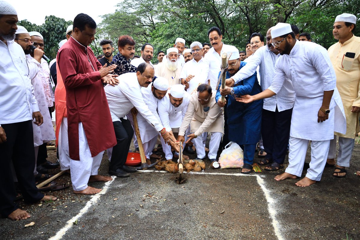 shelkesunilanna's tweet image. 📍 #लोणावळा
लोणावळा नगरपरिषद हद्दीतील सुमारे 1 कोटी 40 लक्ष निधीतुन मुस्लिम दफनभूमीस संरक्षक भिंत बांधणे,अंगणवाडी केंद्र बांधणे व समाज मंदिर बांधणे या कामांचा शुभारंभ सर्व मान्यवरांच्या उपस्थितीत आज संपन्न झाला.

#lonavla #maval #development