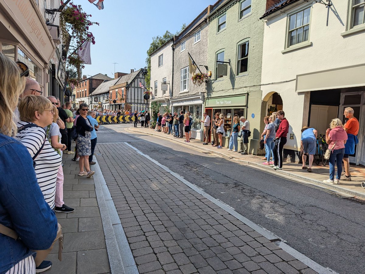 Awaiting the arrival of #TourOfBritain at Southwell
#LoveNotts