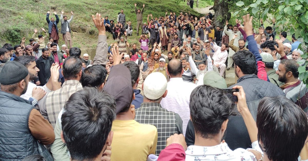 Javid__Mir's tweet photo. Big thank you to my people ✌️

Today at my residence Dardpora Kralpora.

Overwhelmed and humbled by the Love, honour, respect and support of my people! https://t.co/ZggJ1m8pYQ