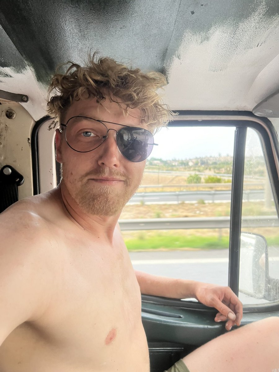 gearknobs_'s tweet image. Some salt flats, Ray Mens and Turkish doggos 🇹🇷

The journey to Cape Town may be over, but we’ll make the best of the journey home. 

#gearknobs