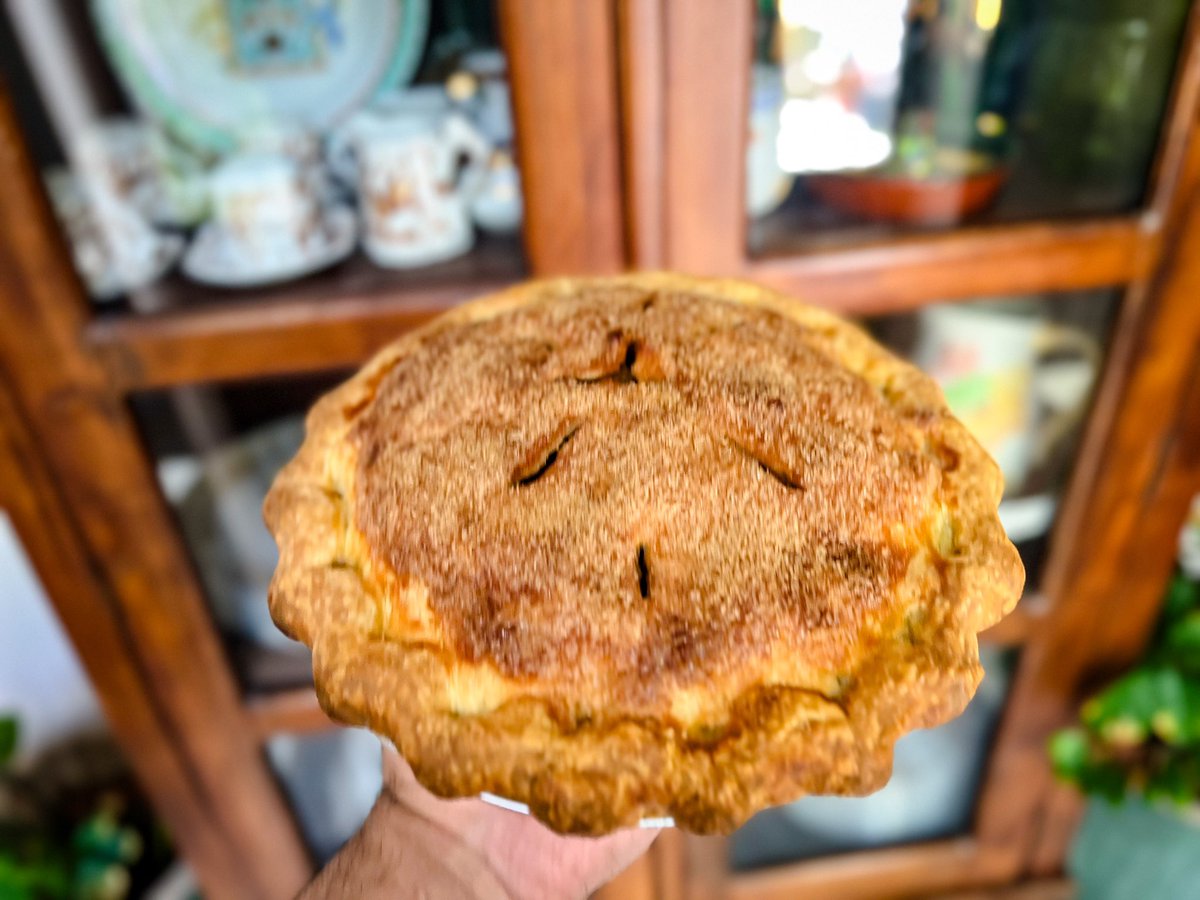 Mansoorlee's tweet photo. Have a blessed Friday everyone 🤍✨

Coffee was on point and the apple pie by @TheSalXP was incredible 😍 https://t.co/UB4b6kcZvL