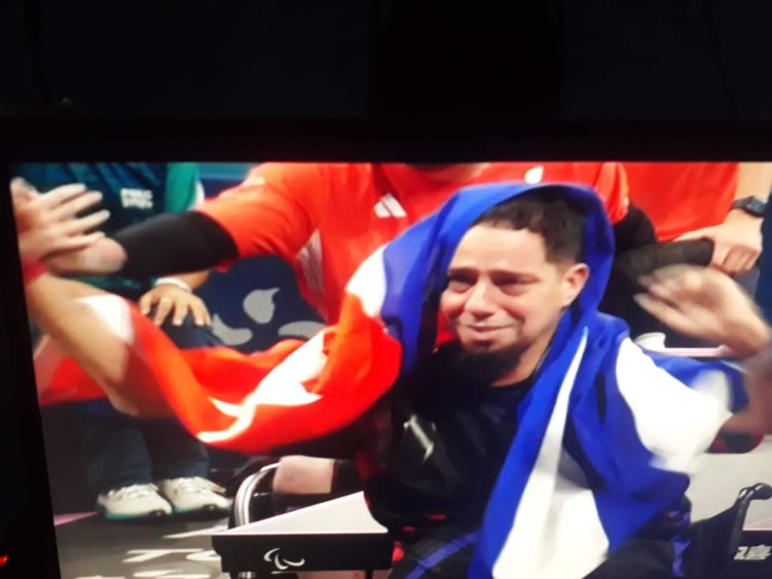 El tenista cubano Yunier Rodríguez  logra sensacionalmente su medalla de oro. Que manera de admirarlo. #CubaInspira