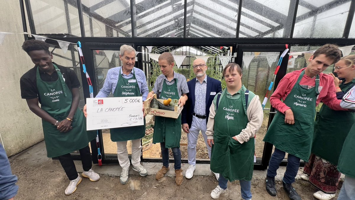 La Fondation d’entreprise @CEHDF soutient le développement de la production de légumes par les résidents de l’association La Canopée par la participation au financement de la nouvelle serre à inaugurée à Bondues
