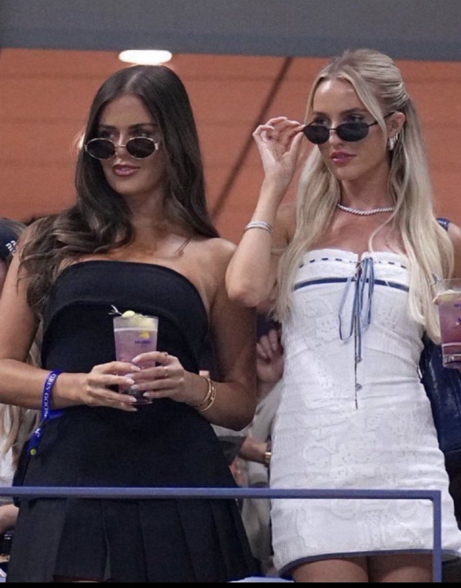 OSchweinstager's tweet image. “I hear he pees the bed”