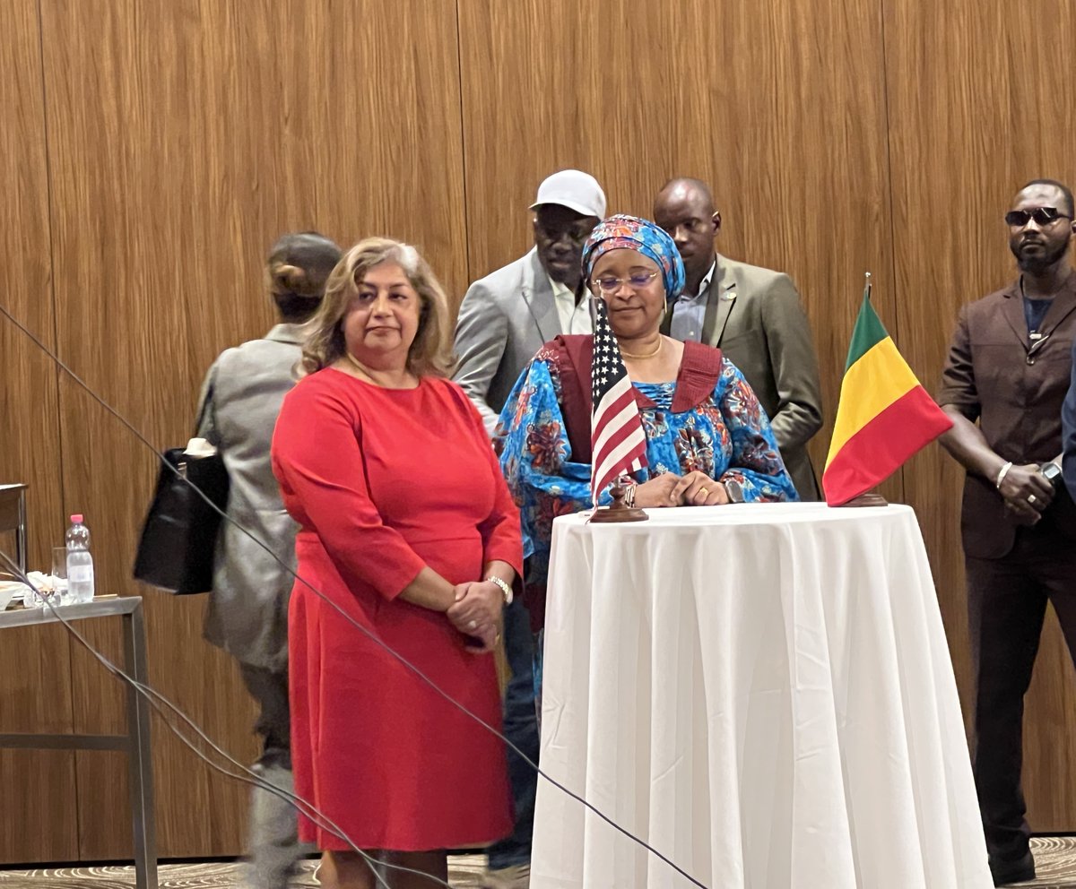 meier_matias's tweet photo. Lors de l'expo📷organisée par @USAIDMali 🇺🇸​​ à l'occasion de la #journéehumanitairemondiale🌍, @RESCUEorg 🇲🇱 a présenté ses actions en faveur des communautés pour leur protection, leur autonomisation et leur assistance alimentaire.

Merci @rachnak!

#ActForHumanity
#NotATarget https://t.co/lSbhgk2jK1